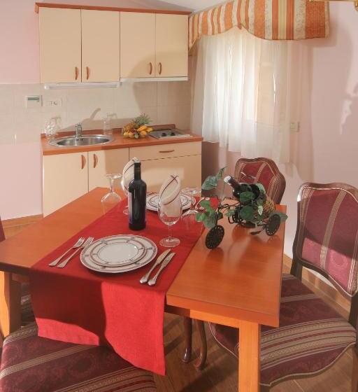 Апартаменты 2 Спальни, Trogir