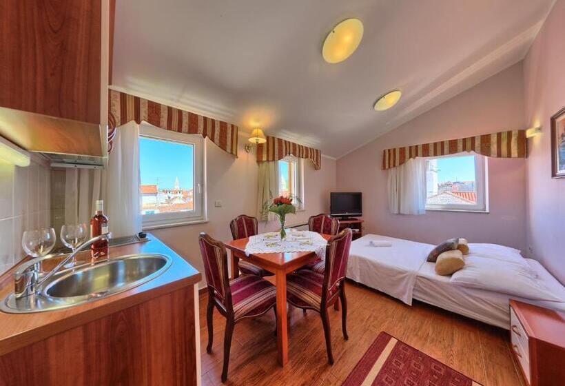 Апартаменты 2 Спальни, Trogir