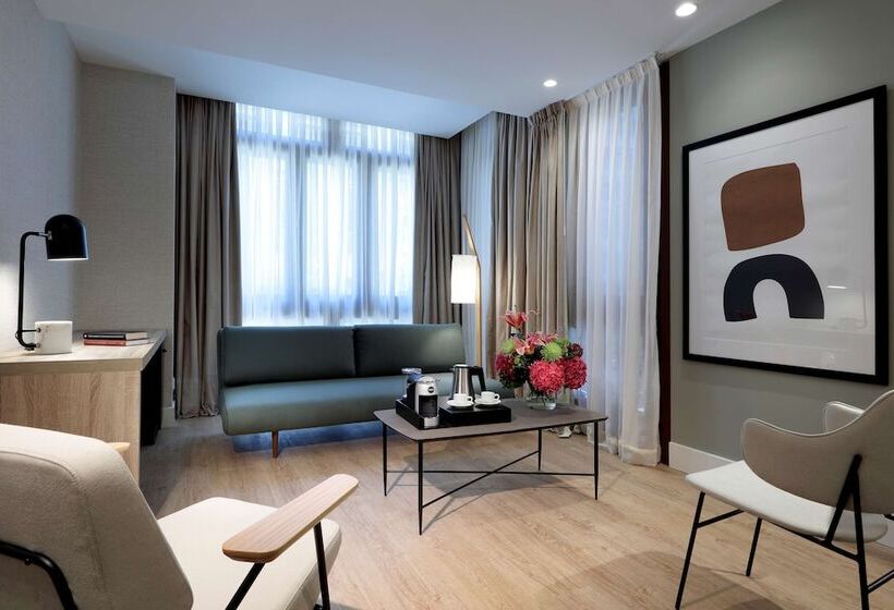 سوییت جونیور, Barcelo  Oviedo Cervantes