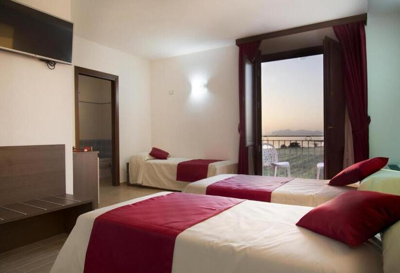 اتاق استاندارد چهار تخته با چشمانداز دریا, Resort Santa Maria