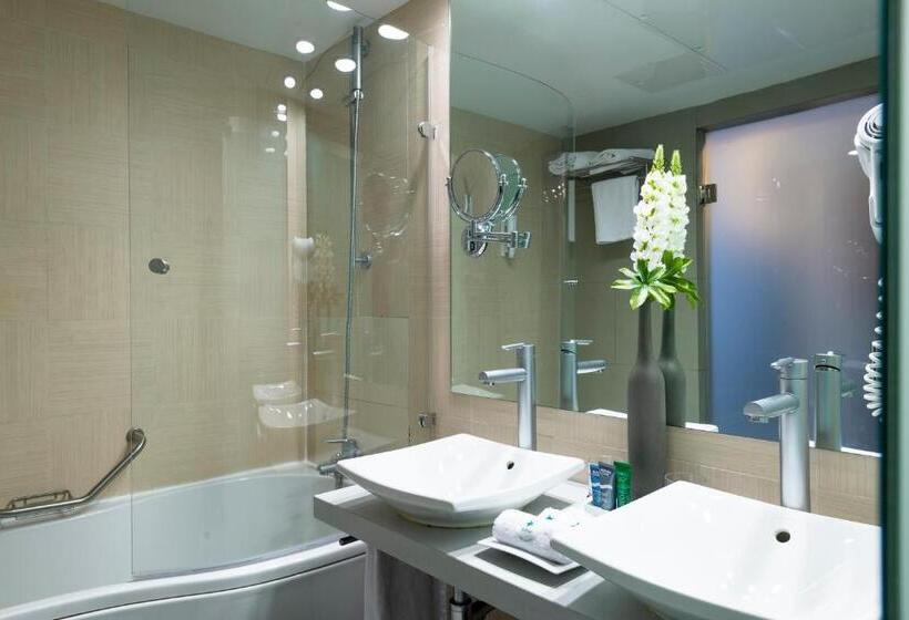 Номер Стандарт Трехместный, & Spa Real Ciudad De Zaragoza