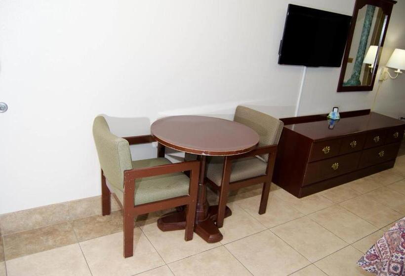 Номер Стандарт, Texas Inn And Suites City Center At University Dr