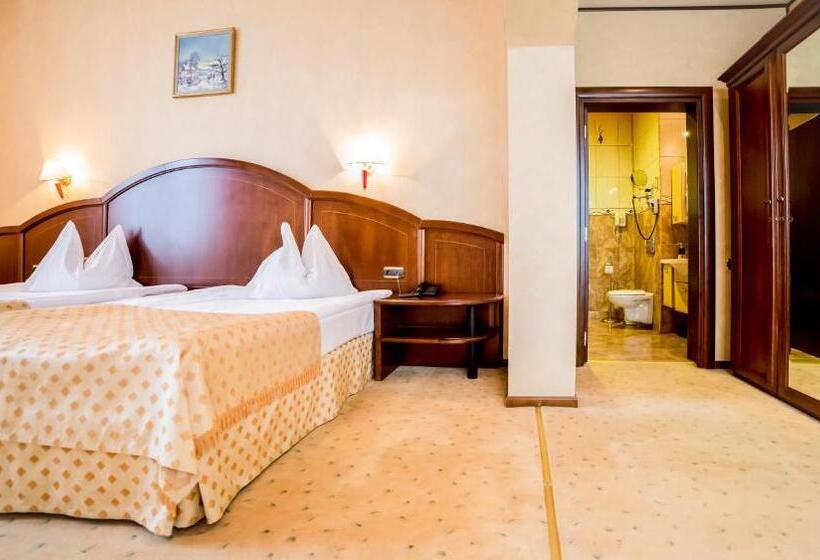 اتاق لوکس, Imperial Inn