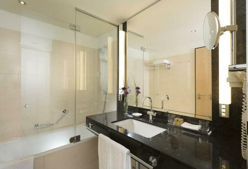 Классический Номер, Maritim Hotel Düsseldorf