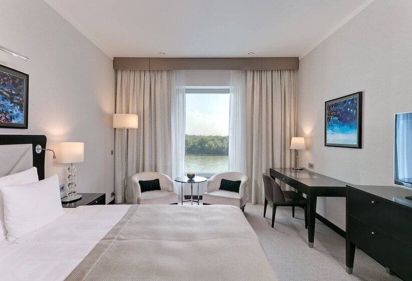اتاق اجرایی با تخت بزرگ, Grand Hotel River Park, A Luxury Collection Hotel, Bratislava