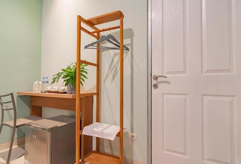 Номер Deluxe, Reddoorz Plus @ Bagusrangin Street