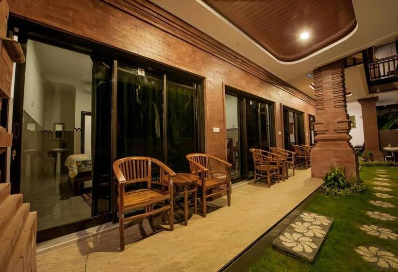 غرفة قياسية مطلّة علي حمام السباحة, Dados Guest House