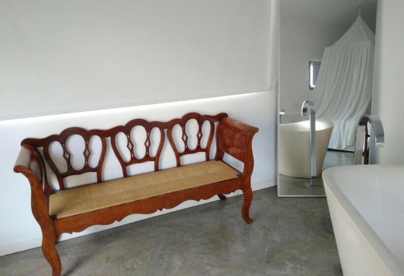 سوییت, La Maga Rooms