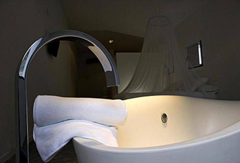 سوییت, La Maga Rooms