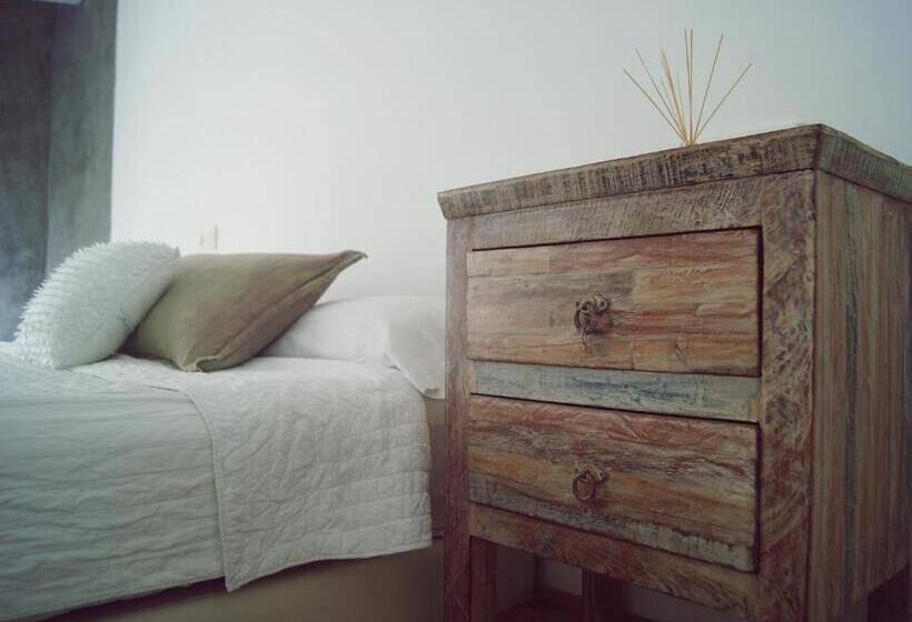 سوییت جونیور, La Maga Rooms