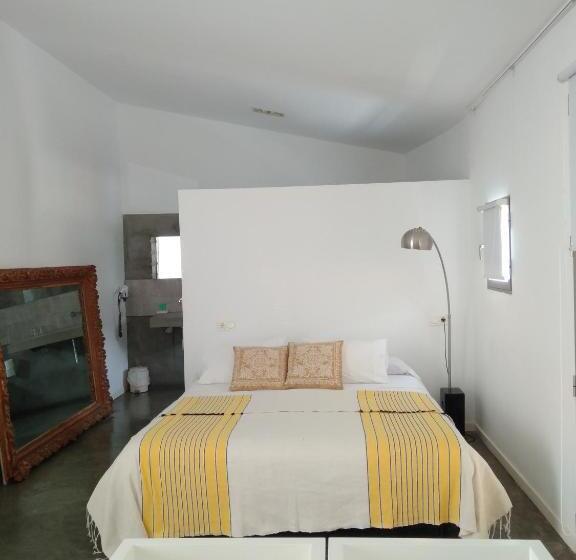 سوییت جونیور, La Maga Rooms