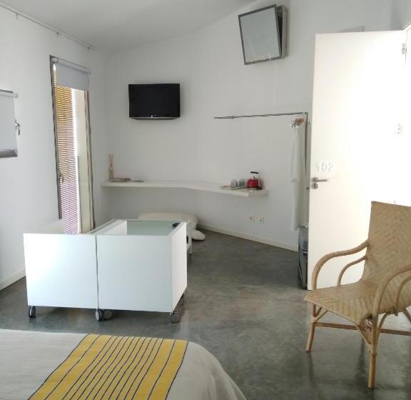 سوییت جونیور, La Maga Rooms