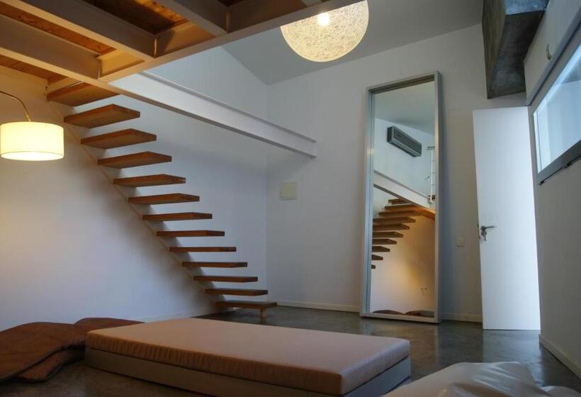 سوییت جونیور, La Maga Rooms