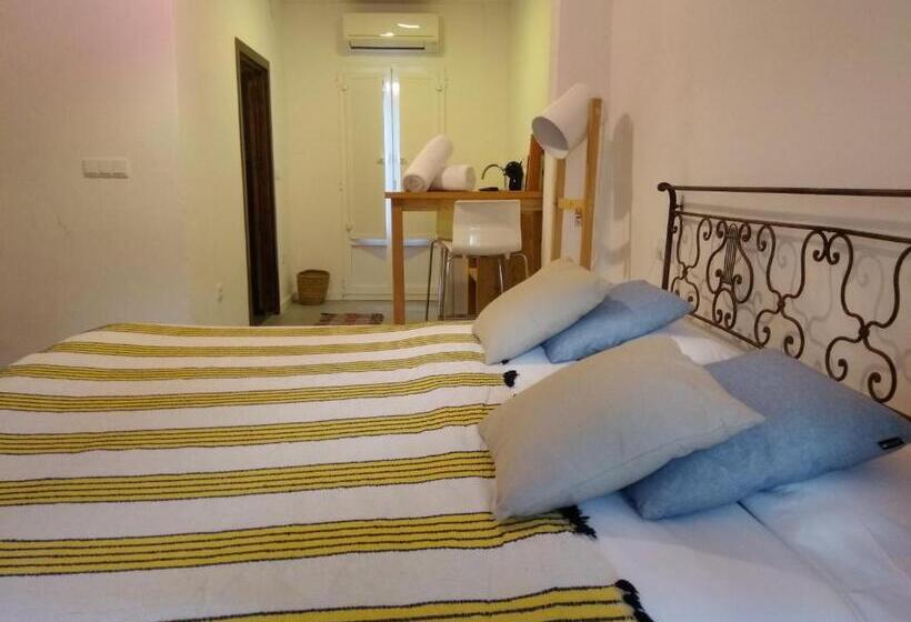 استودیوی استاندارد, La Maga Rooms