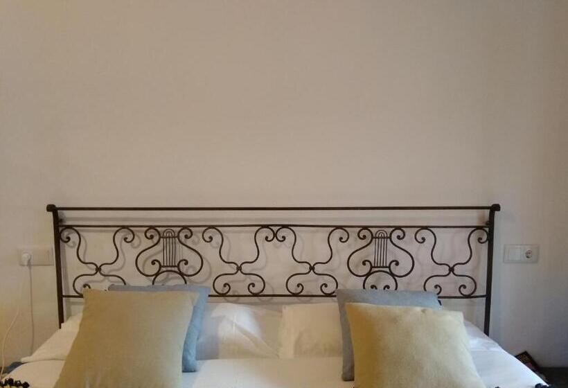 استودیوی استاندارد, La Maga Rooms