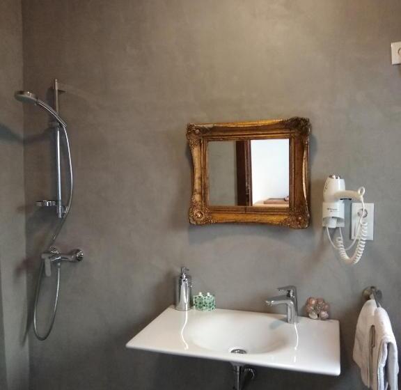استودیوی استاندارد, La Maga Rooms