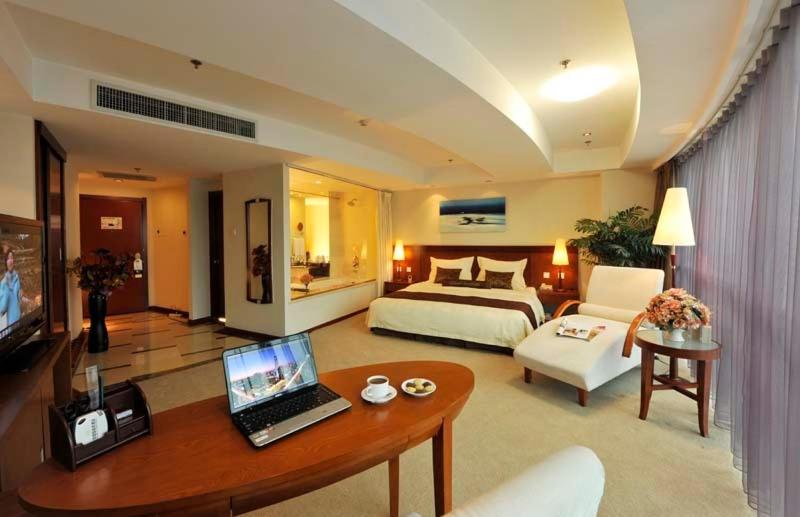 اتاق اجرایی, Super House International
