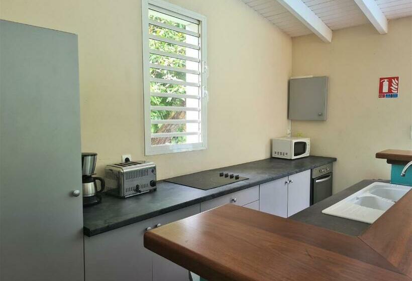 بانگلوی استاندارد 2 خوابه, Habitation Du Comté