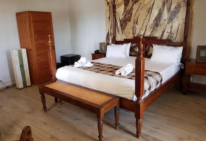 اتاق استاندارد با چشم‌انداز استخر, Habitation Du Comté