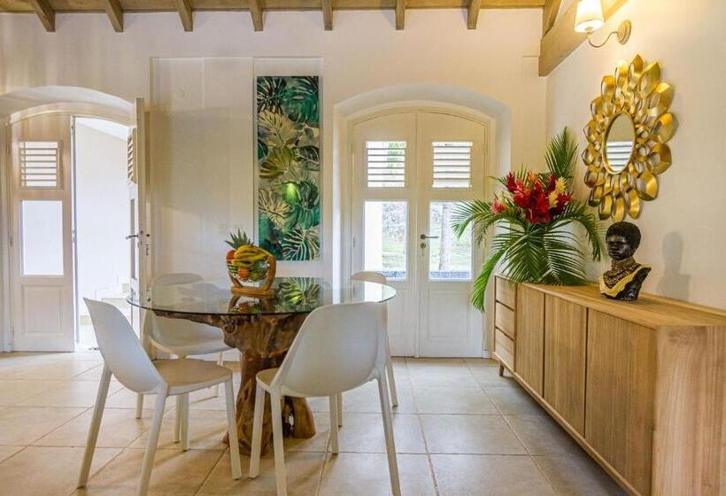 ویلای یک اتاق خوابه با استخر شنا, Habitation Du Comté