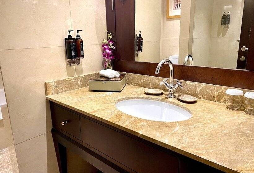 Deluxe Room, Millennium Hotel Doha