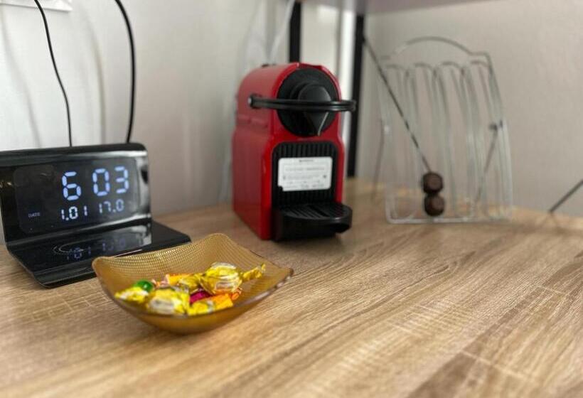 اتاق سوپریور با تخت بزرگ, Zeta Rooms