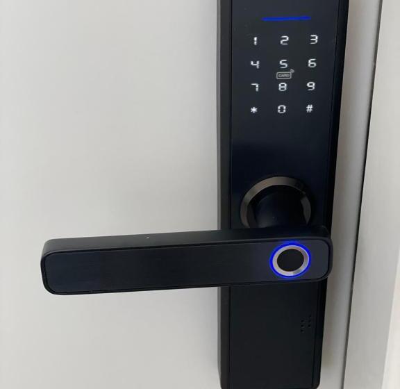 اتاق سوپریور با تخت بزرگ, Zeta Rooms