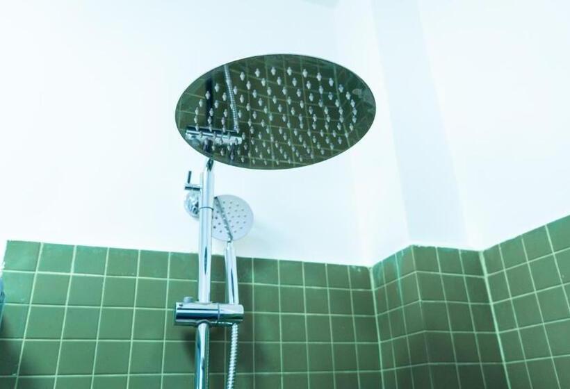 اتاق سوپریور با تخت بزرگ, Zeta Rooms