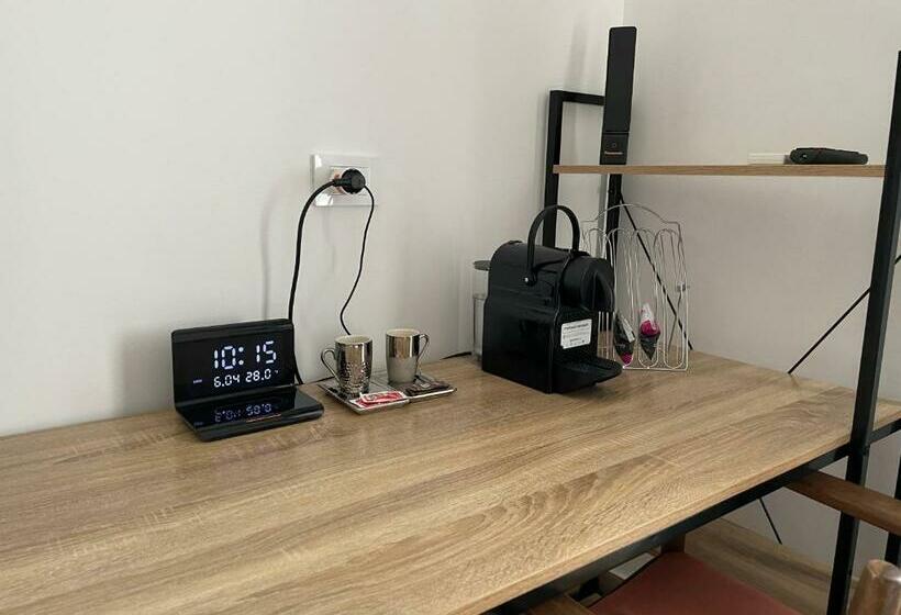 اتاق سوپریور با تخت بزرگ, Zeta Rooms