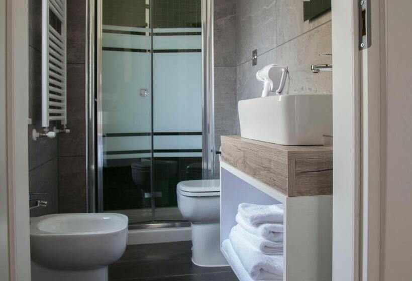 اتاق سوپریور با تخت بزرگ, Zeta Rooms