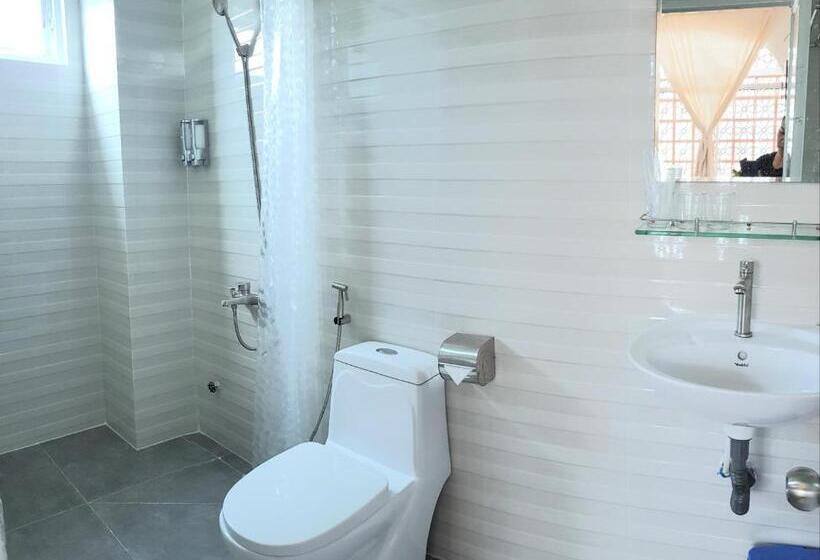 اتاق استاندارد سه نفره, Mekong 69 Hostel