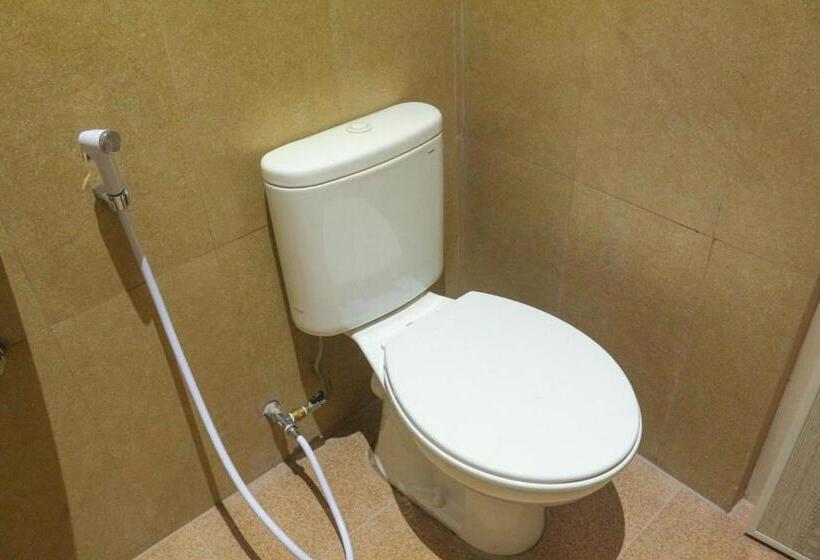 Номер Deluxe, Hp Residence Mitra Reddoorz Near Alun Alun Kediri