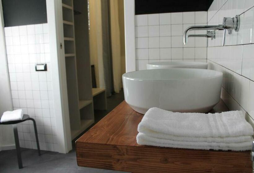اتاق لوکس, Casa Mirko   B & B Con Stazione Ricarica Auto Elettriche Parcheggio Privato Auto Moto Biciclette