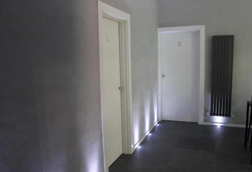 اتاق لوکس, Casa Mirko   B & B Con Stazione Ricarica Auto Elettriche Parcheggio Privato Auto Moto Biciclette