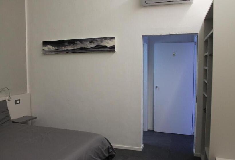 اتاق لوکس, Casa Mirko   B & B Con Stazione Ricarica Auto Elettriche Parcheggio Privato Auto Moto Biciclette