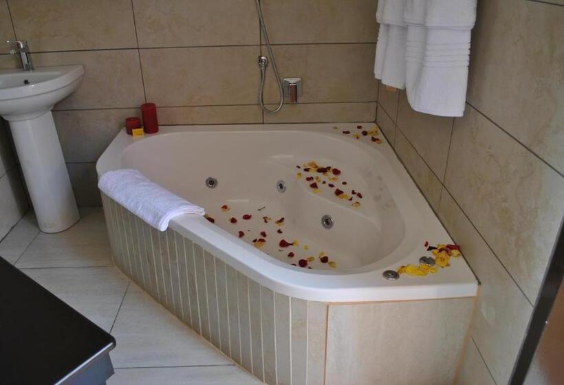 اتاق لوکس با تخت بزرگ, Amaris Guesthouse
