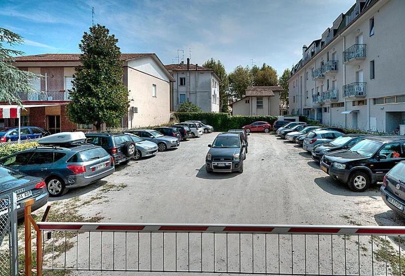 Трежместный Номер Economy, Paris Resort