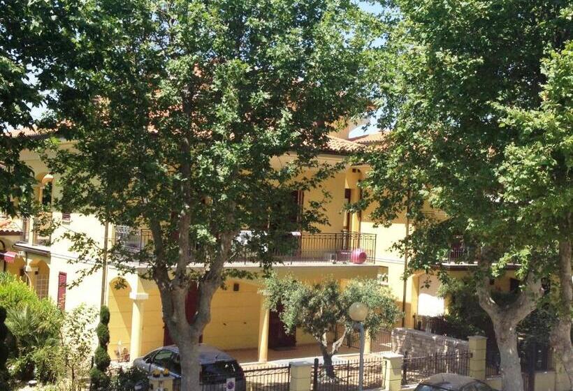 Трежместный Номер Economy, Paris Resort