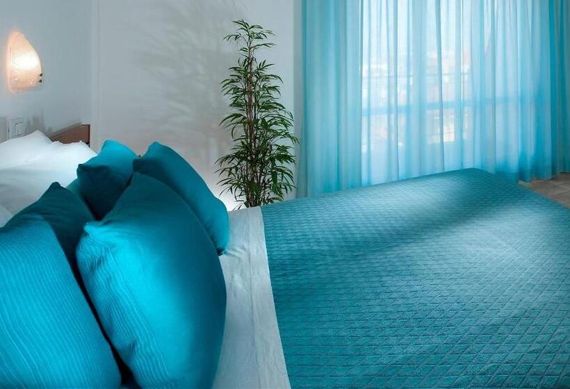 Трежместный Номер Economy, Paris Resort