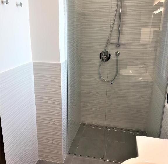 Полулюкс, Paris Resort