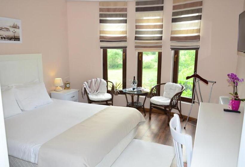 Семейный Номер, Guesthouse Green Fields