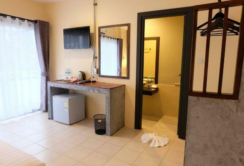 غرفة قياسية مزوَّدة بشُرفة, The Meeting House Aonang   Self Service