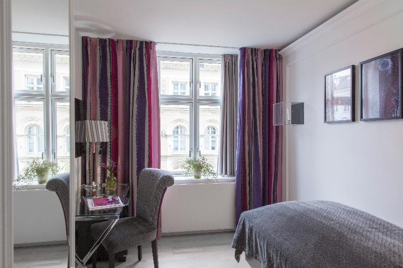 Quarto Estandar Individual, Absalon