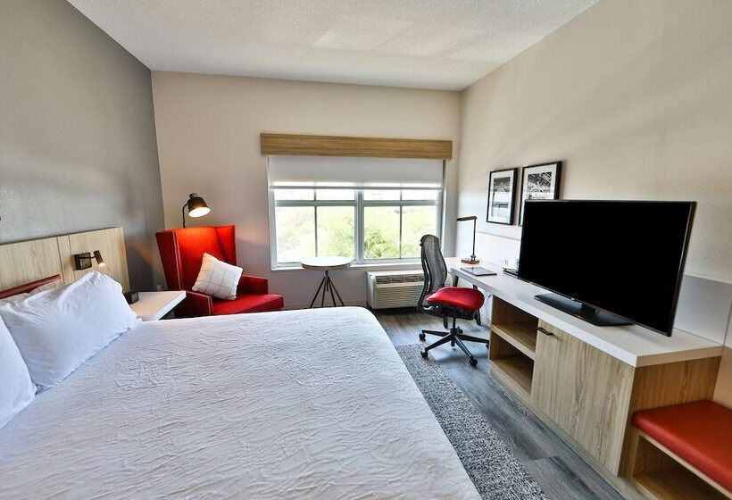 חדר סטנדרט מיטה זוגית, Hilton Garden Inn Savannah Historic District