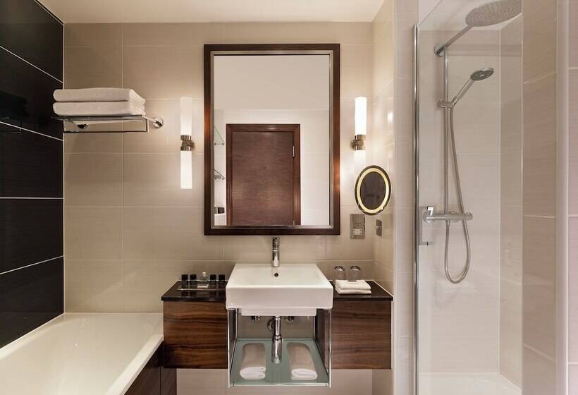اتاق پرمیوم, Crowne Plaza London   Gatwick Airport, An Ihg