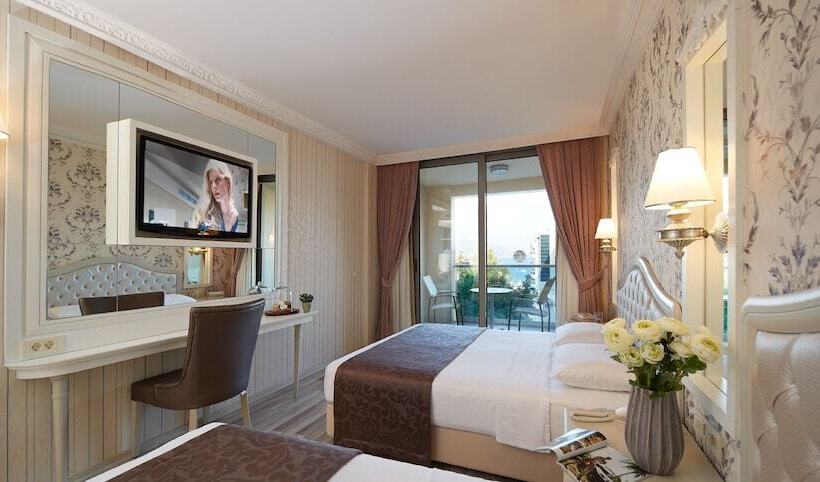 اتاق استاندارد سه نفره, Emre Beach & Emre Hotel