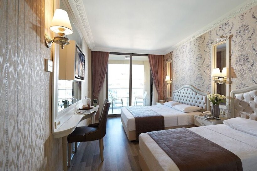 اتاق استاندارد سه نفره, Emre Beach & Emre Hotel