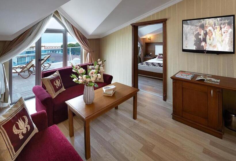 سوئیت جونیور با تراس, Emre Beach & Emre Hotel