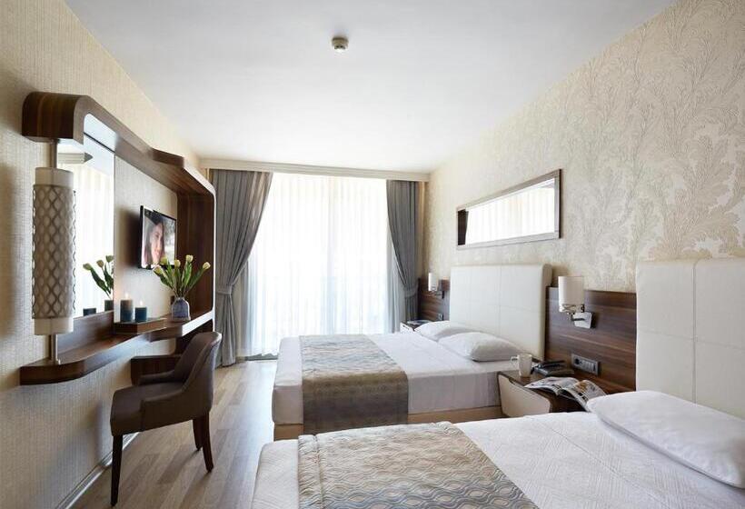 اتاق استاندارد سه نفره, Emre Beach & Emre Hotel