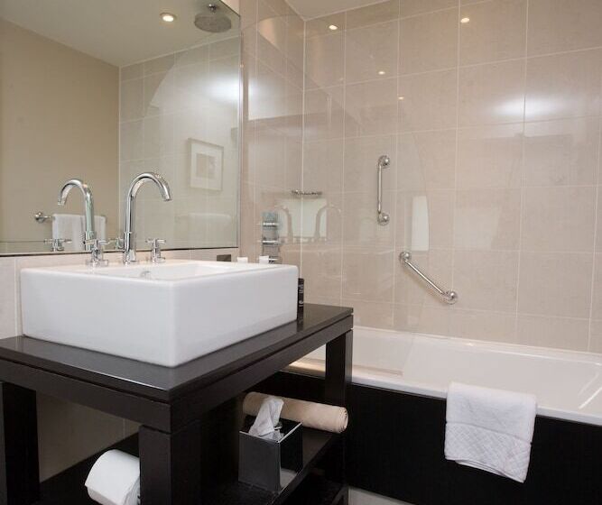 Номер Стандарт, Malmaison Oxford